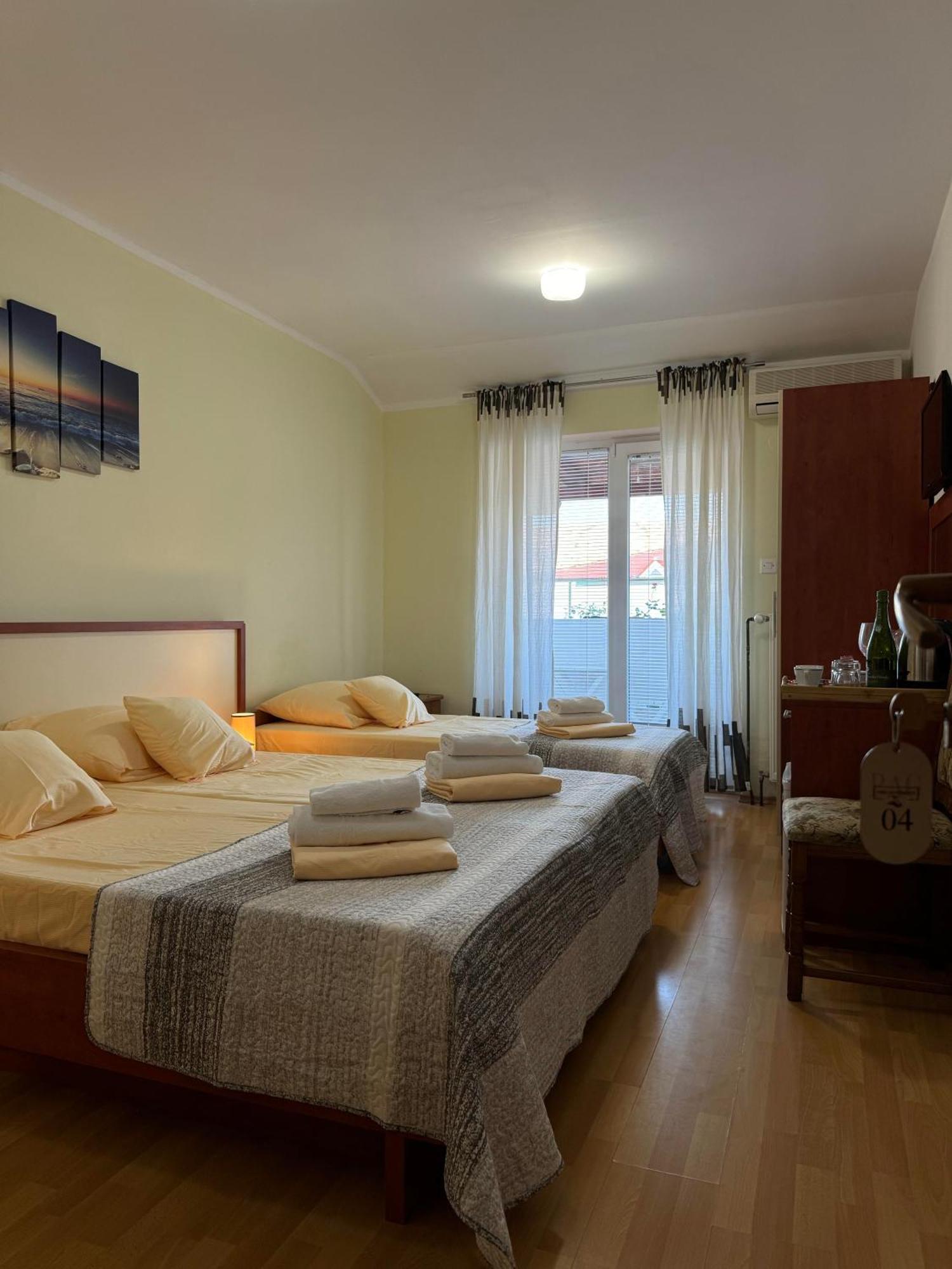 Pag Vero Apartments Pag Town Bagian luar foto