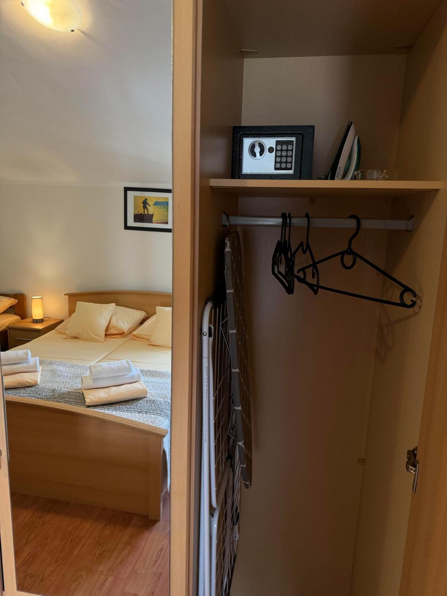 Pag Vero Apartments Pag Town Bagian luar foto