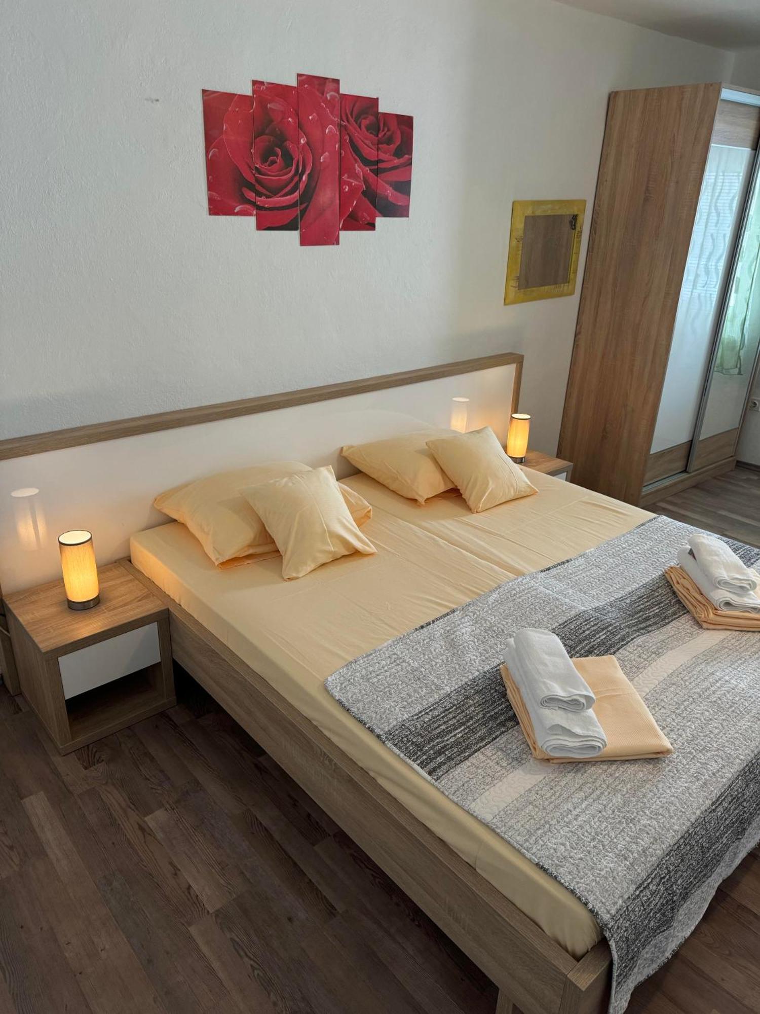 Pag Vero Apartments Pag Town Bagian luar foto